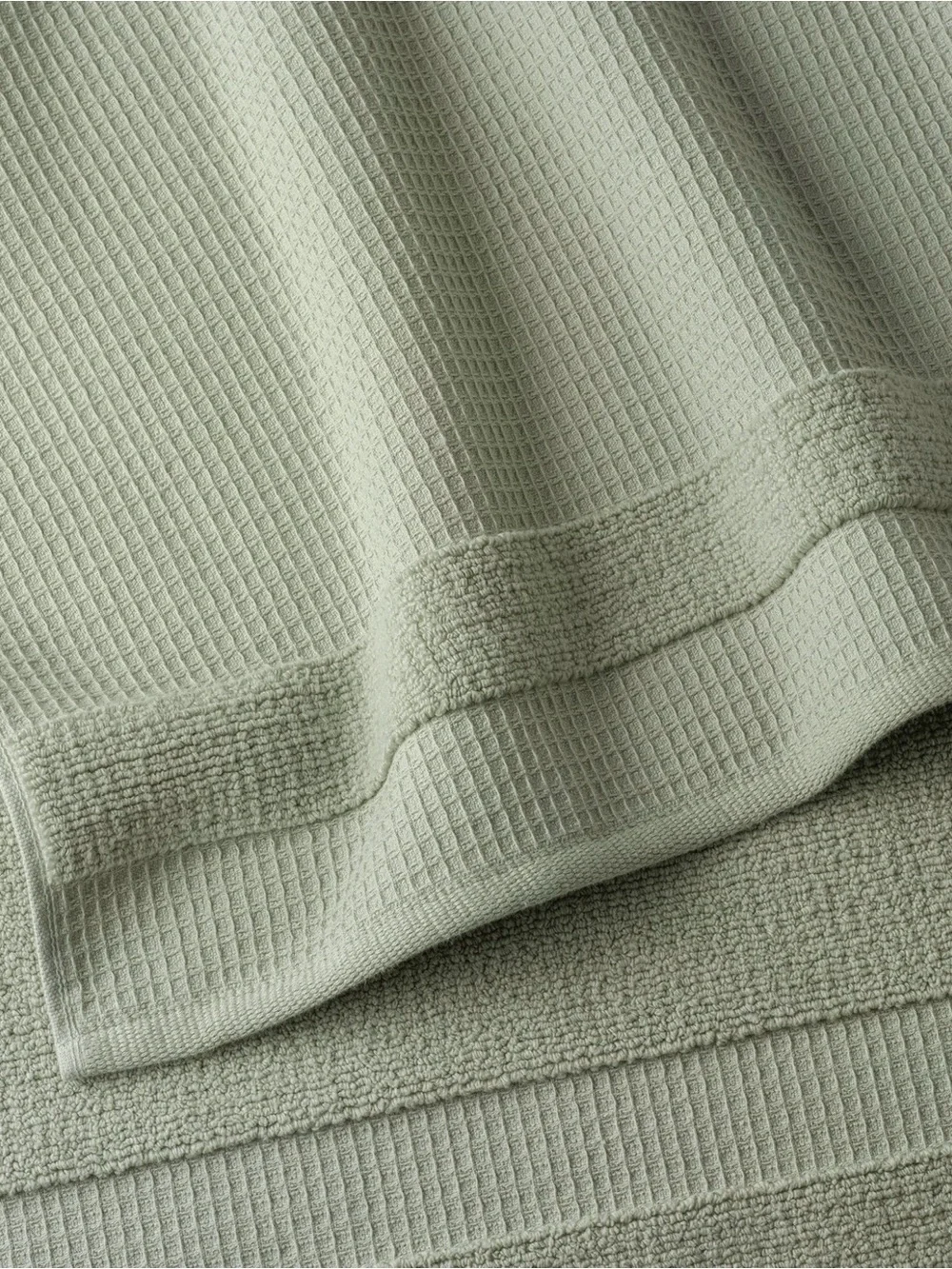 Waffle Weave Sage Bath Towel - Plush Cotton